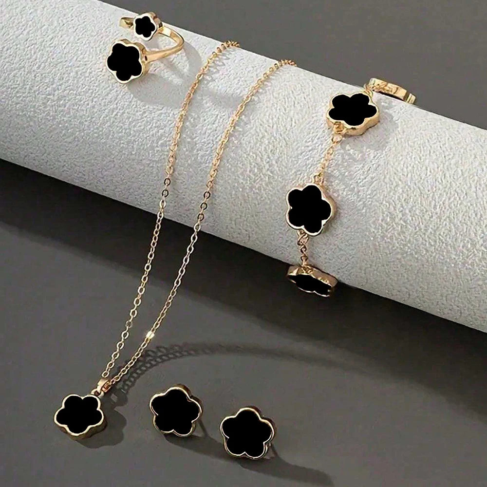 Elegant black clover Necklace for woman