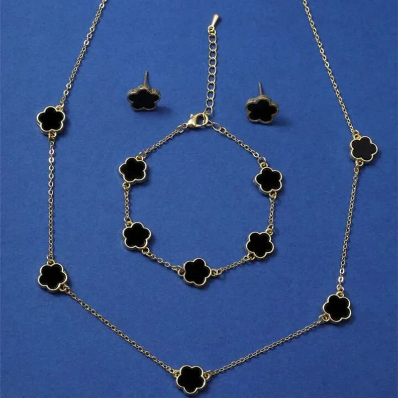 Elegant black clover Necklace for woman